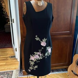 Cute neckline and back